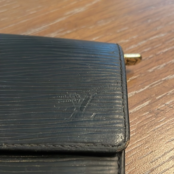 Louis Vuitton Epi Sarah long wallet with snap - authentic - Picture 3 of 9